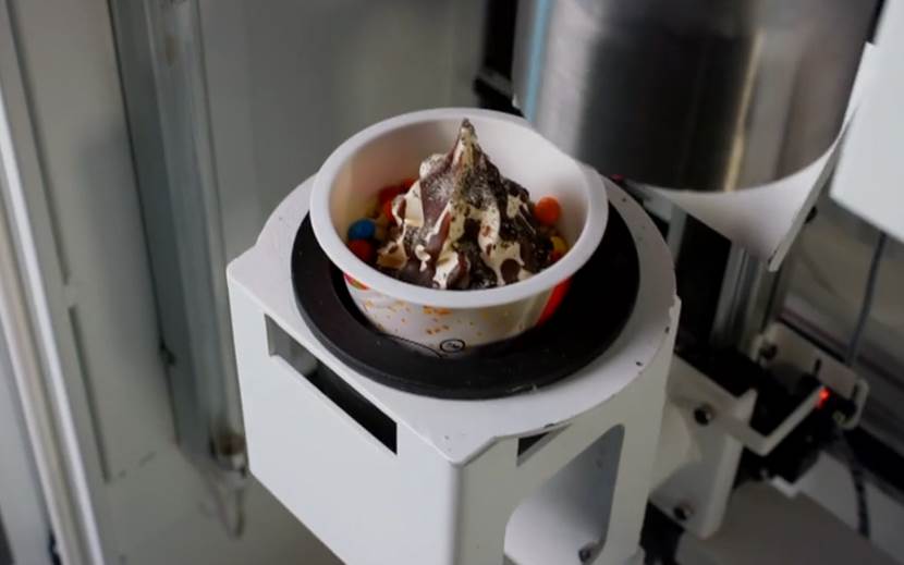 冰淇淋自動(dòng)售貨機(jī)的連續(xù)運(yùn)營優(yōu)勢(shì)：基于實(shí)際場(chǎng)景的解析