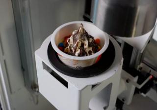 冰淇淋自動(dòng)售貨機(jī)的連續(xù)運(yùn)營優(yōu)勢：基于實(shí)際場景的解析