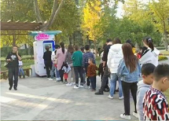山東淄博人民公園里的自動冰淇淋機竟然因為一直“被排隊”上了熱搜？