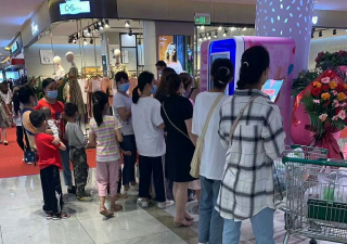 疫情期間，全自動冰淇淋機走進公園，全程購買零風險